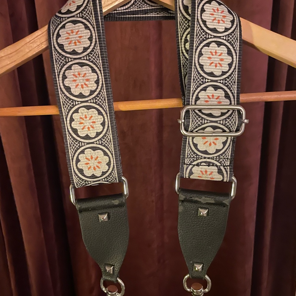 Nylon bag holder